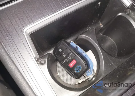 2025 Toyota Sienna Le из США, поврежденный, VIN 5TDKSKFC6SS209131